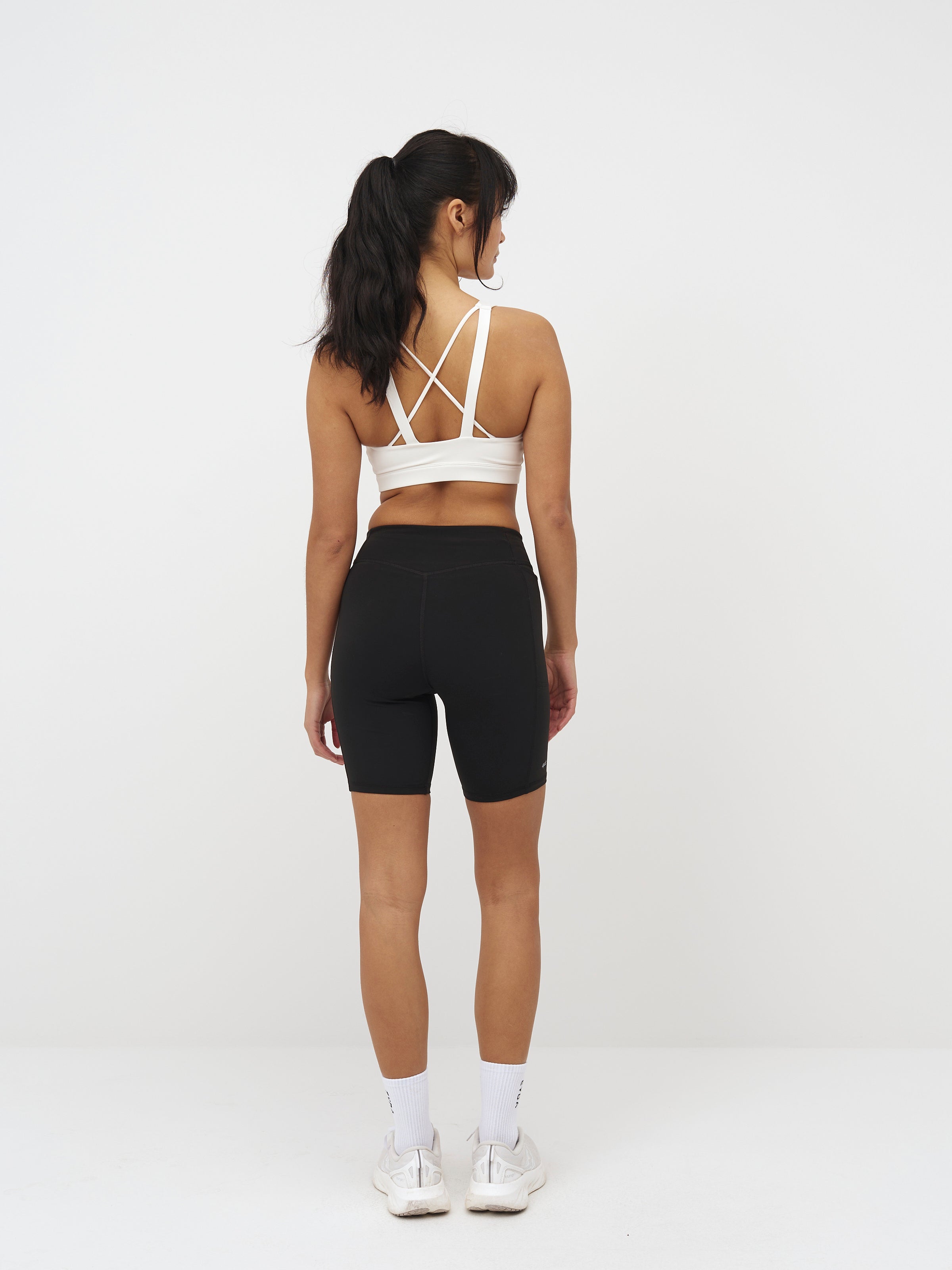 Jadie Complete Pocket Shorts 8"