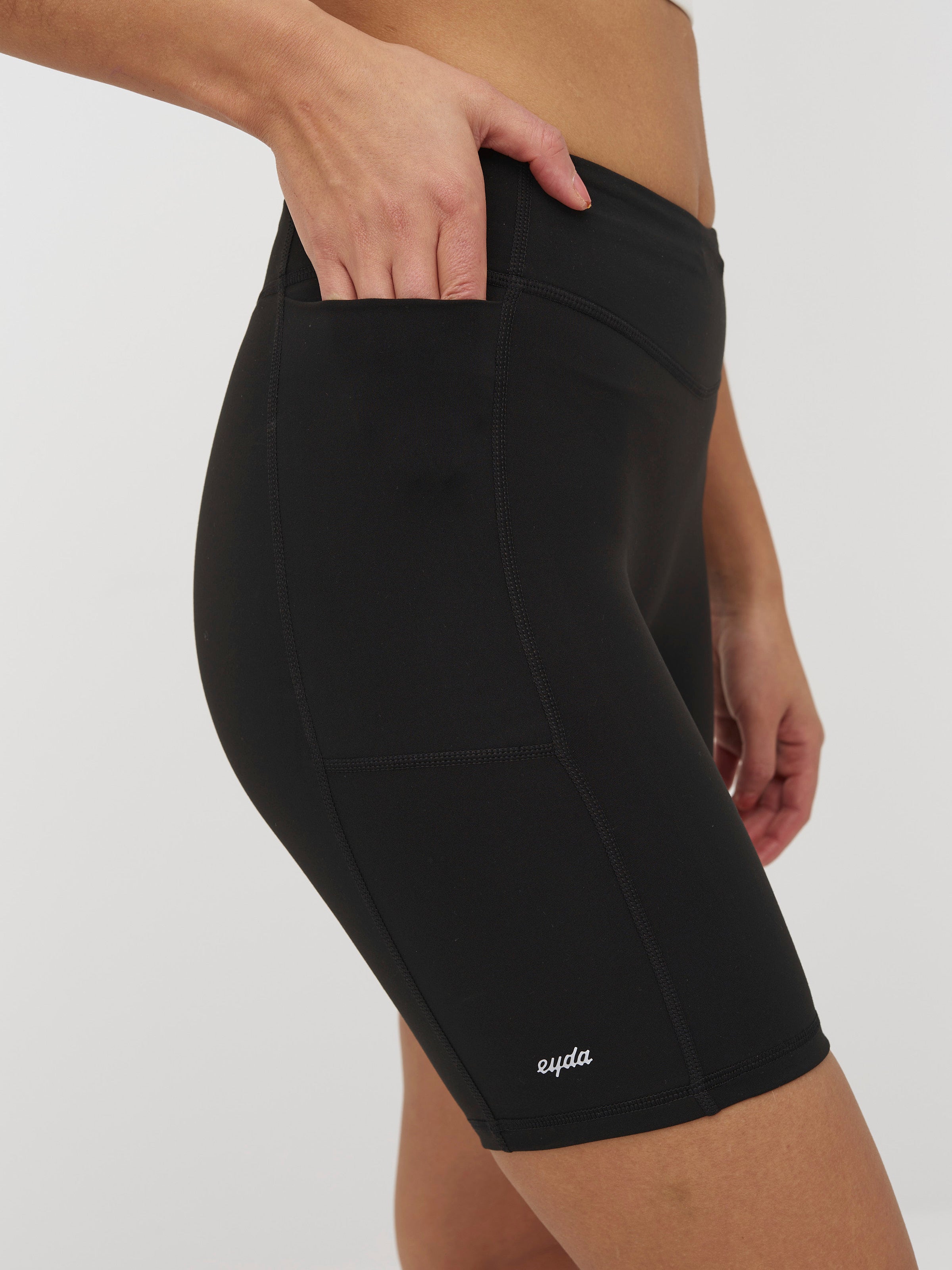 Jadie Complete Pocket Shorts 8"