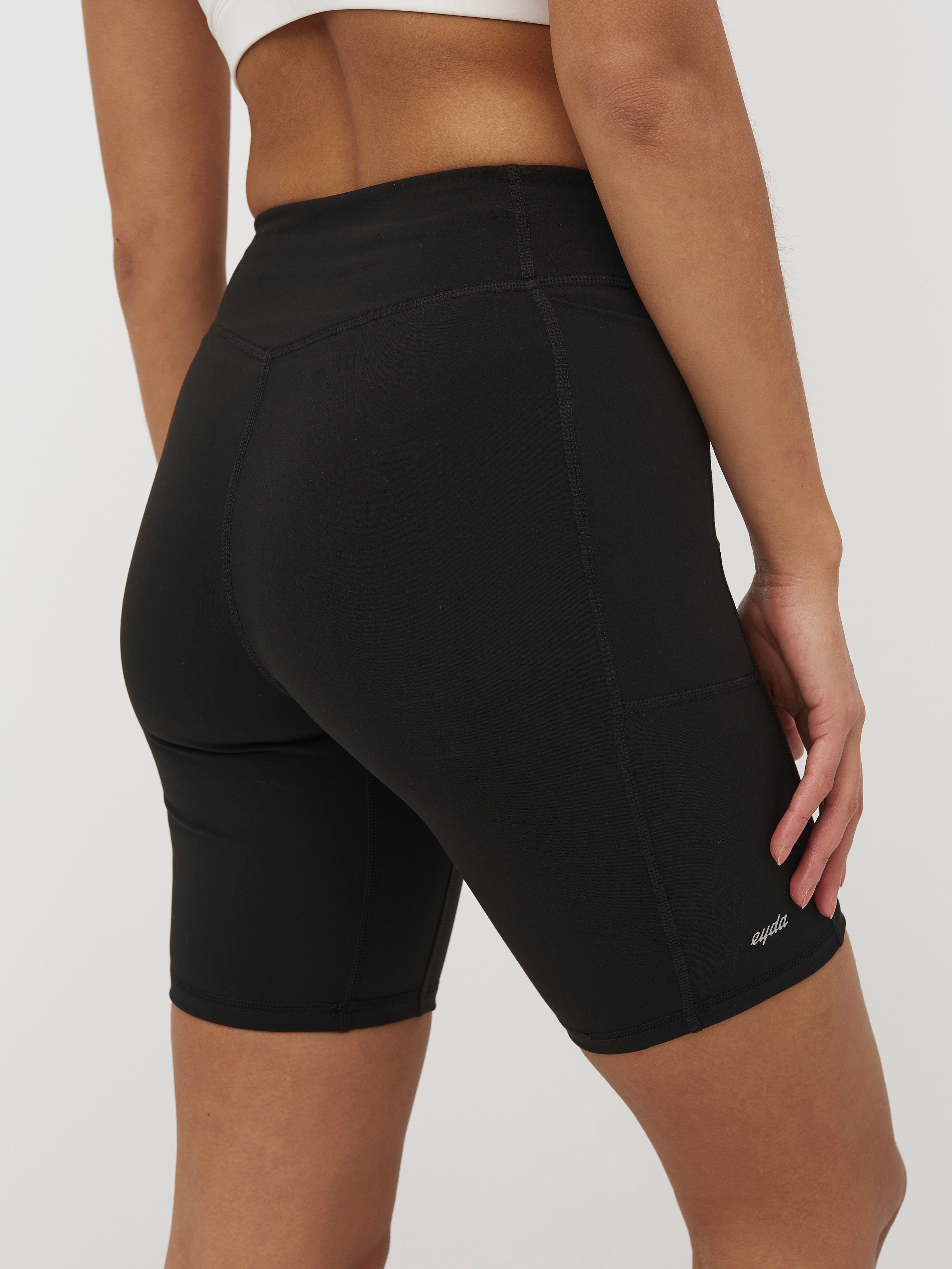 Jadie Complete Pocket Shorts 8"