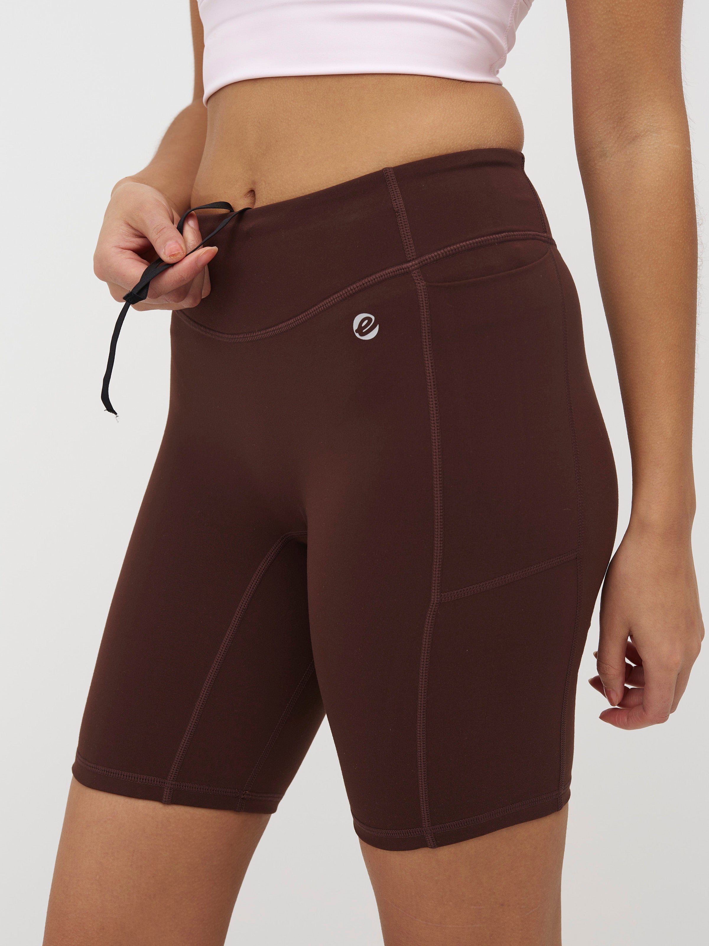 Jadie Complete Pocket Shorts 8"