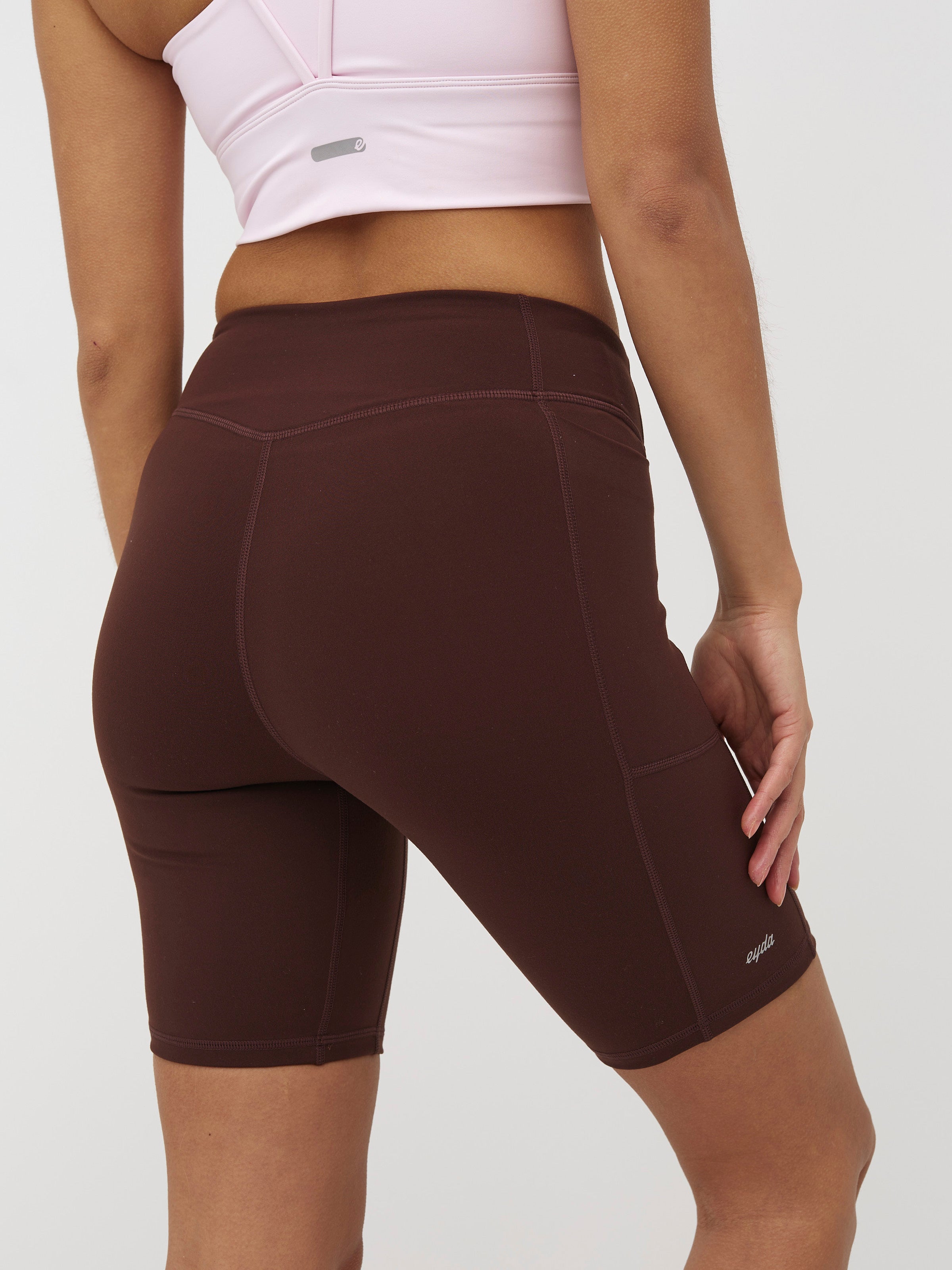 Jadie Complete Pocket Shorts 8"